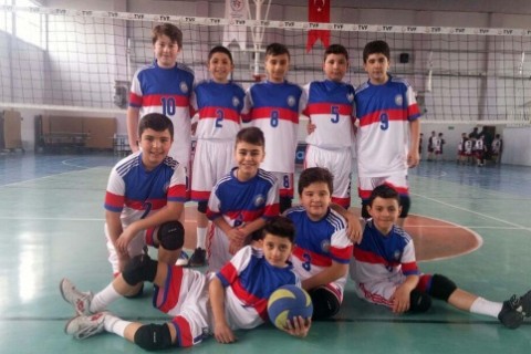 Belediye Gençlik Spor’un Minik Erkekleri Voleybolda İl 2.si Oldu